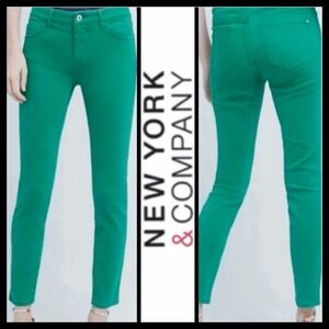 NWT New York & Company Kelly Green Ankle Jeans